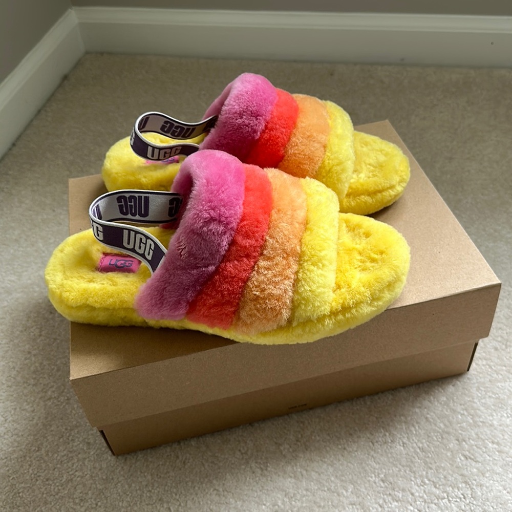 Brand new Ugg kids fluff yeah slide size 6